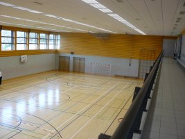 vue plongeante sur le parquet du hall omnisports Cessange