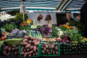 marché hebdomadaire sur la place Guillaume II