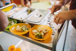 repas de midi dans une crèche de la Ville de Luxembourg