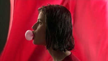Three Colours : Red