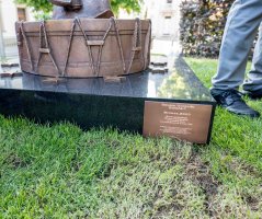 Inauguration sculpture Sodade