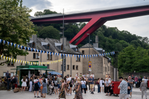 Image du public avec la "Rout Breck" en arrière plan