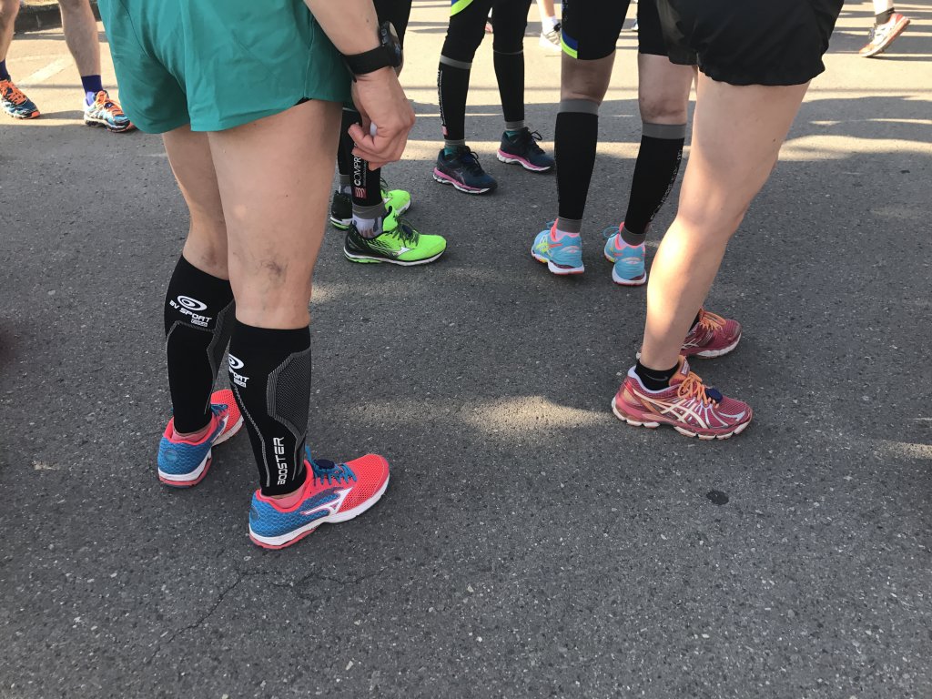 pieds des coureurs avant le départ du ING Night Marathon