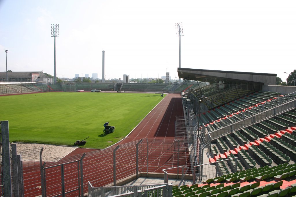 vue sur le terrain depuis la tribune