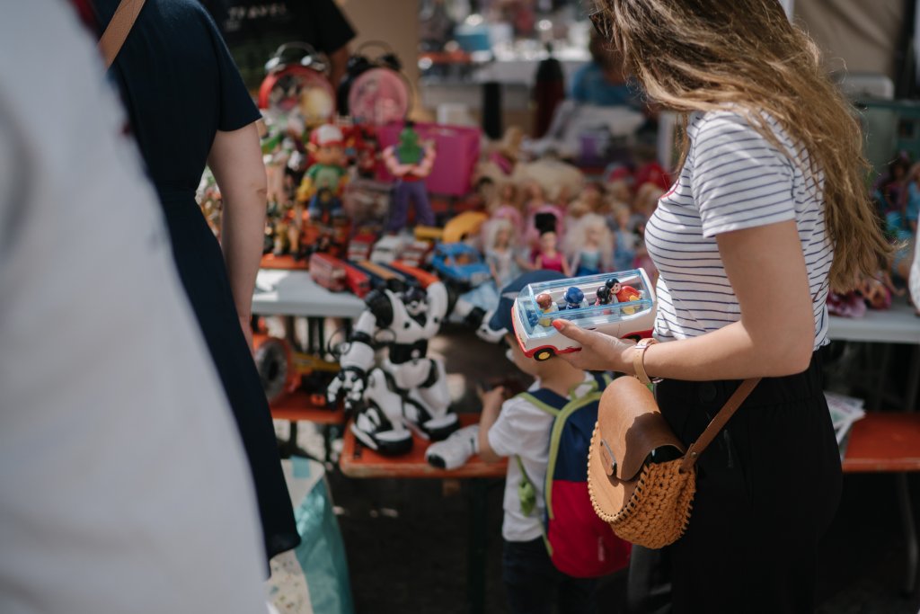 Photo lors d'une édition du vide-grenier en été