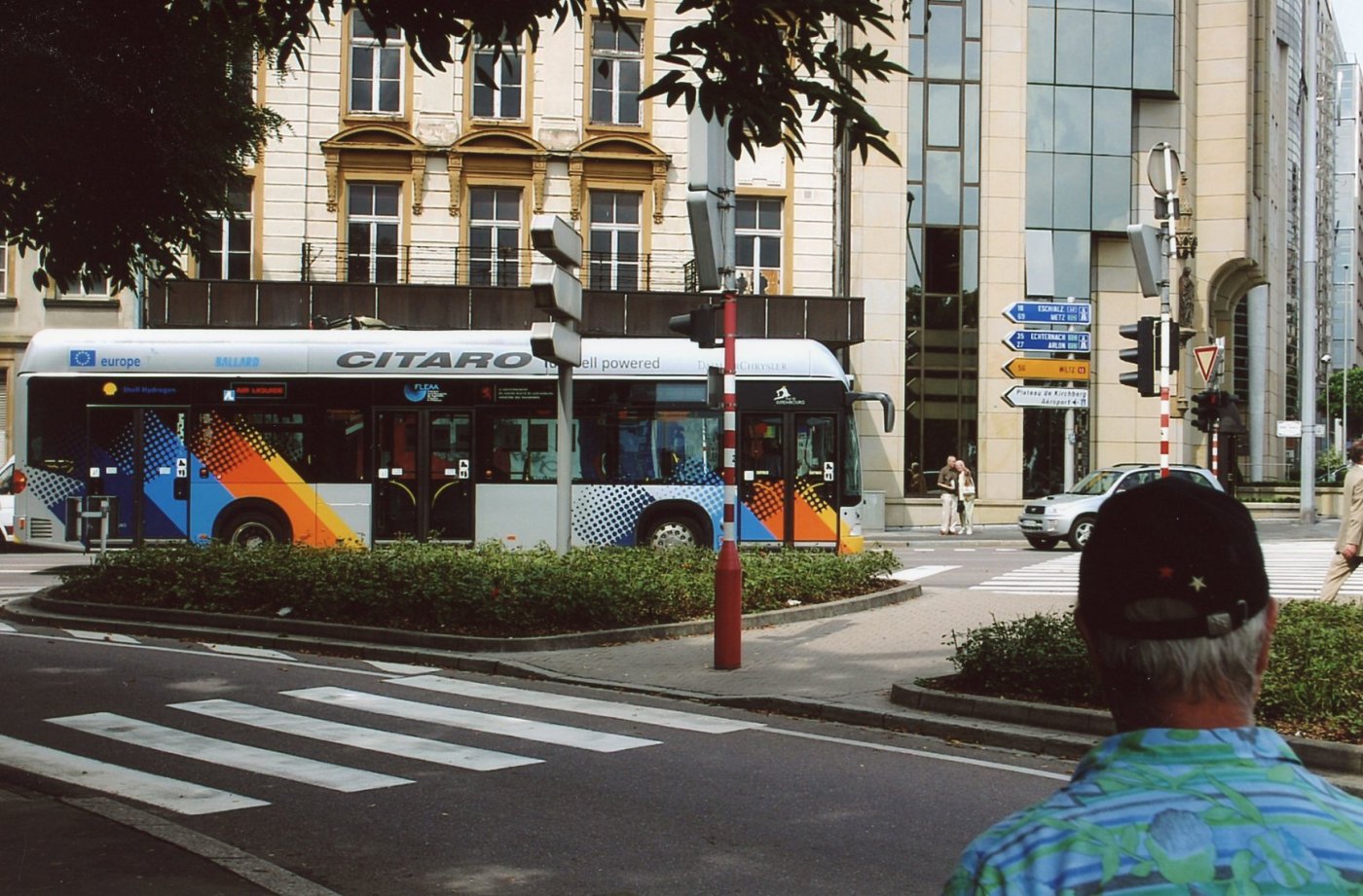 Image d'un bus hydrogène sur la Place de Bruxelles en 2004