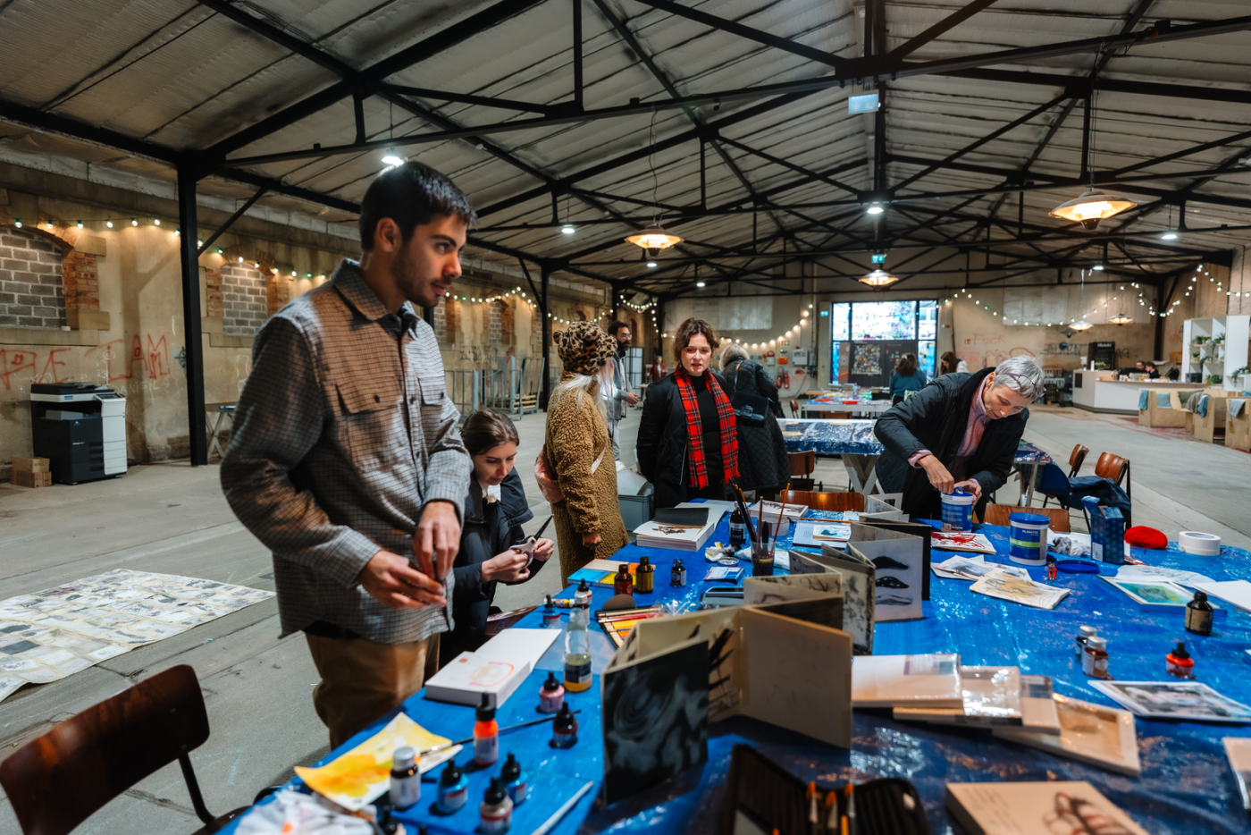 Image des participants en train de travailler sur leurs projets
