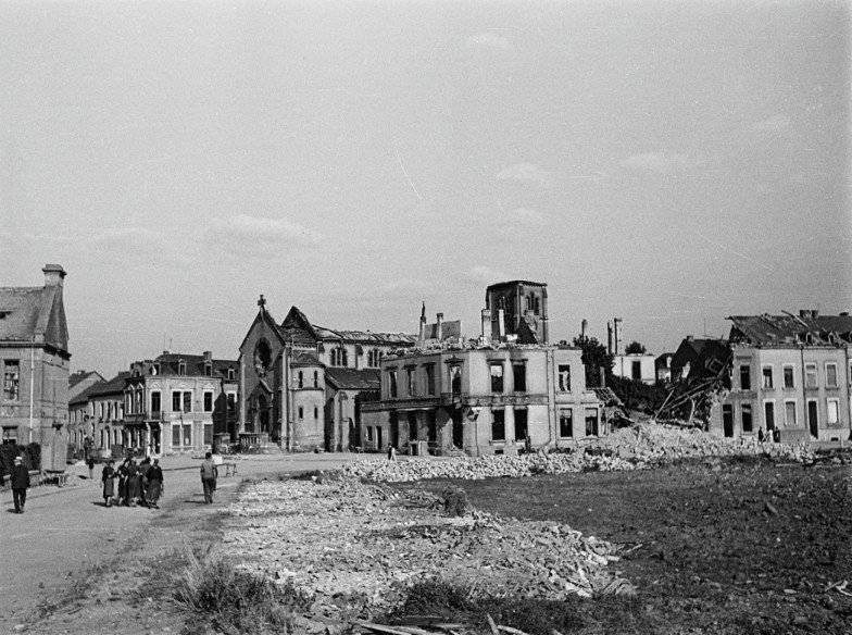 Bonnevoie et son église après les bombardements du 9 août 1944