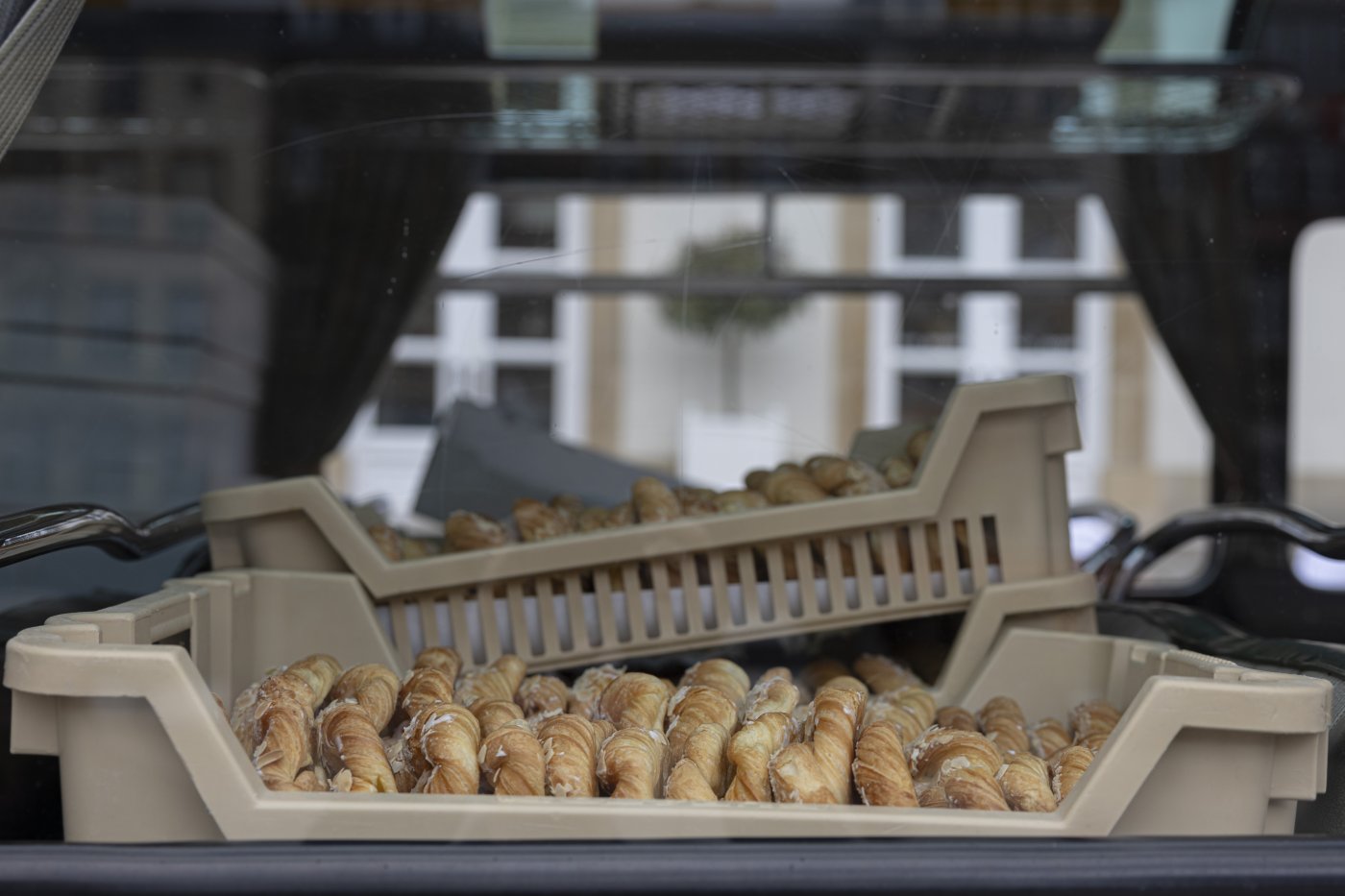 Image d'un Bretzel accroché à un vieux bus