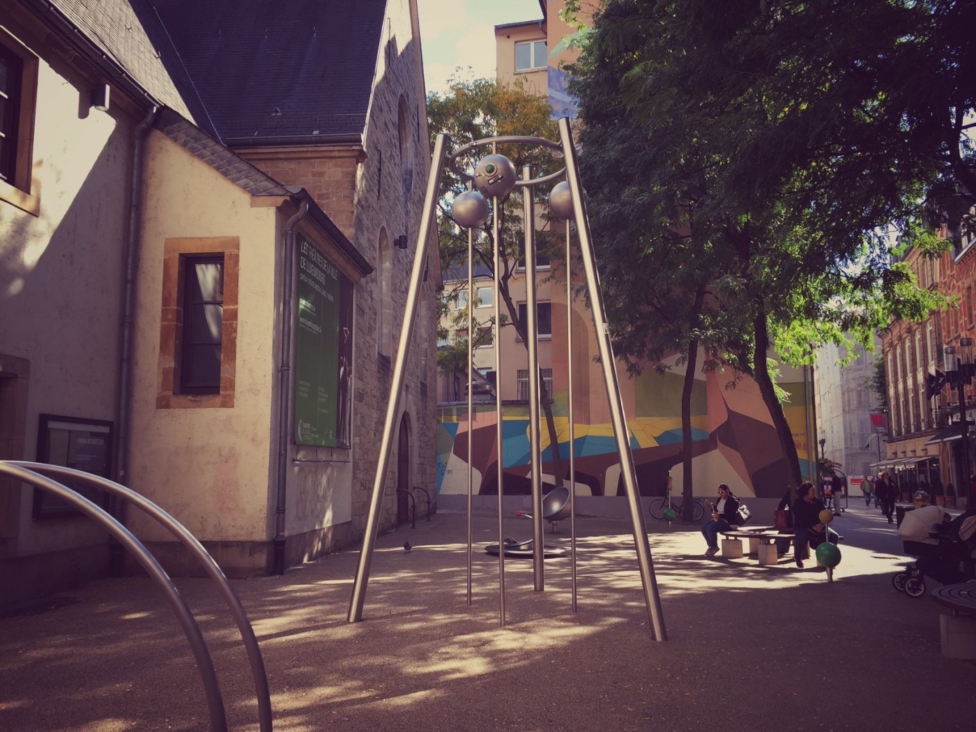 aire de jeux dans la rue des Capucins