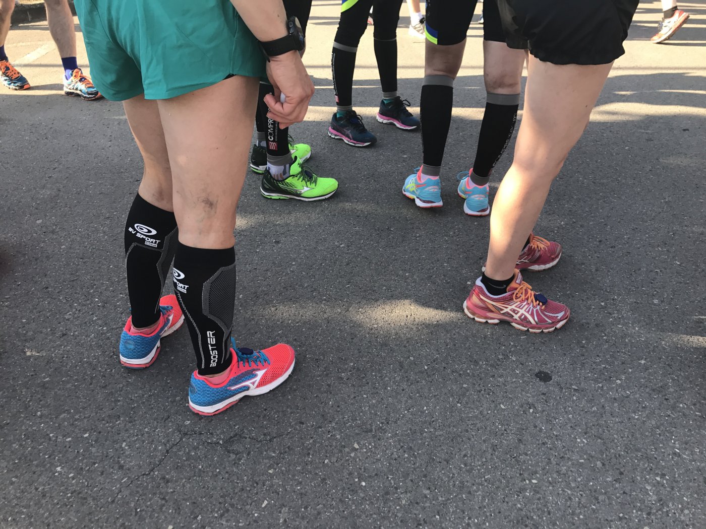 pieds des coureurs avant le départ du ING Night Marathon