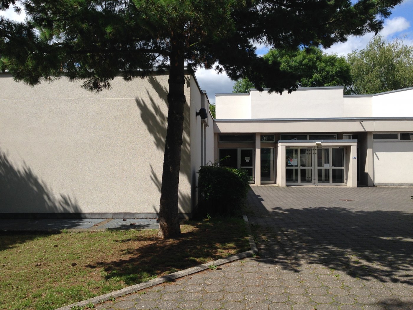 entrée du hall omnisports Beggen