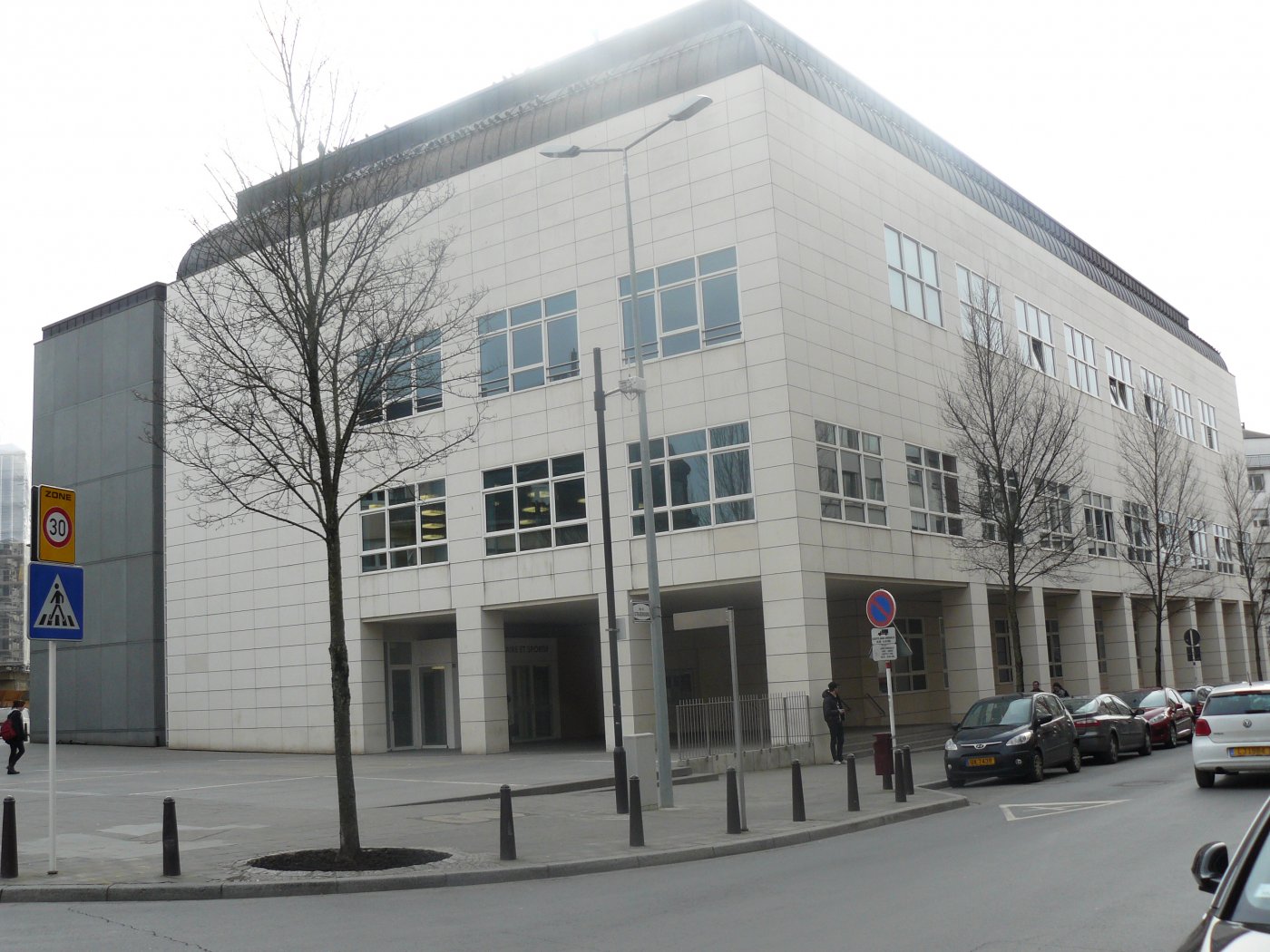 façade du hall omnisports Gare