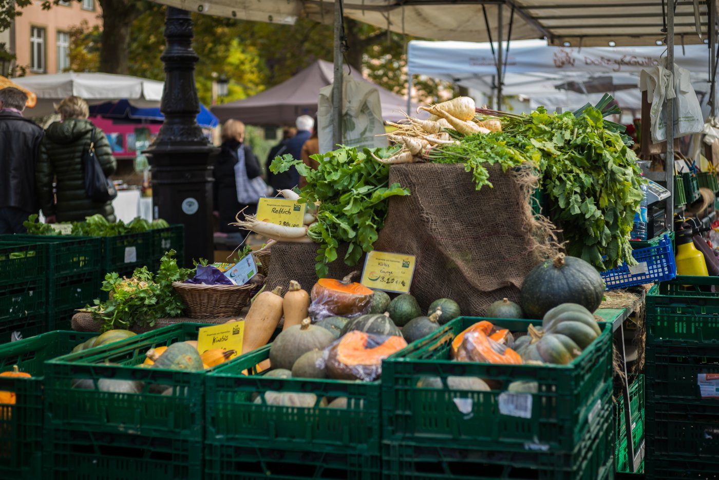 marché hebdomadaire sur la place Guillaume II