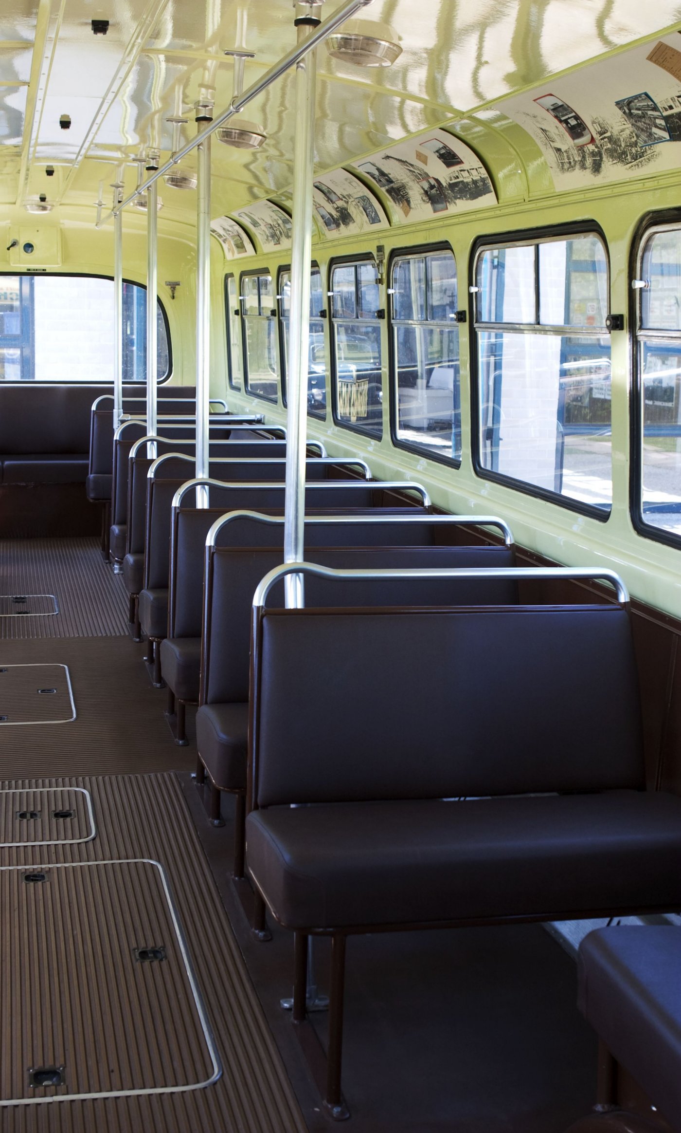 vieux bus au musée des tramways