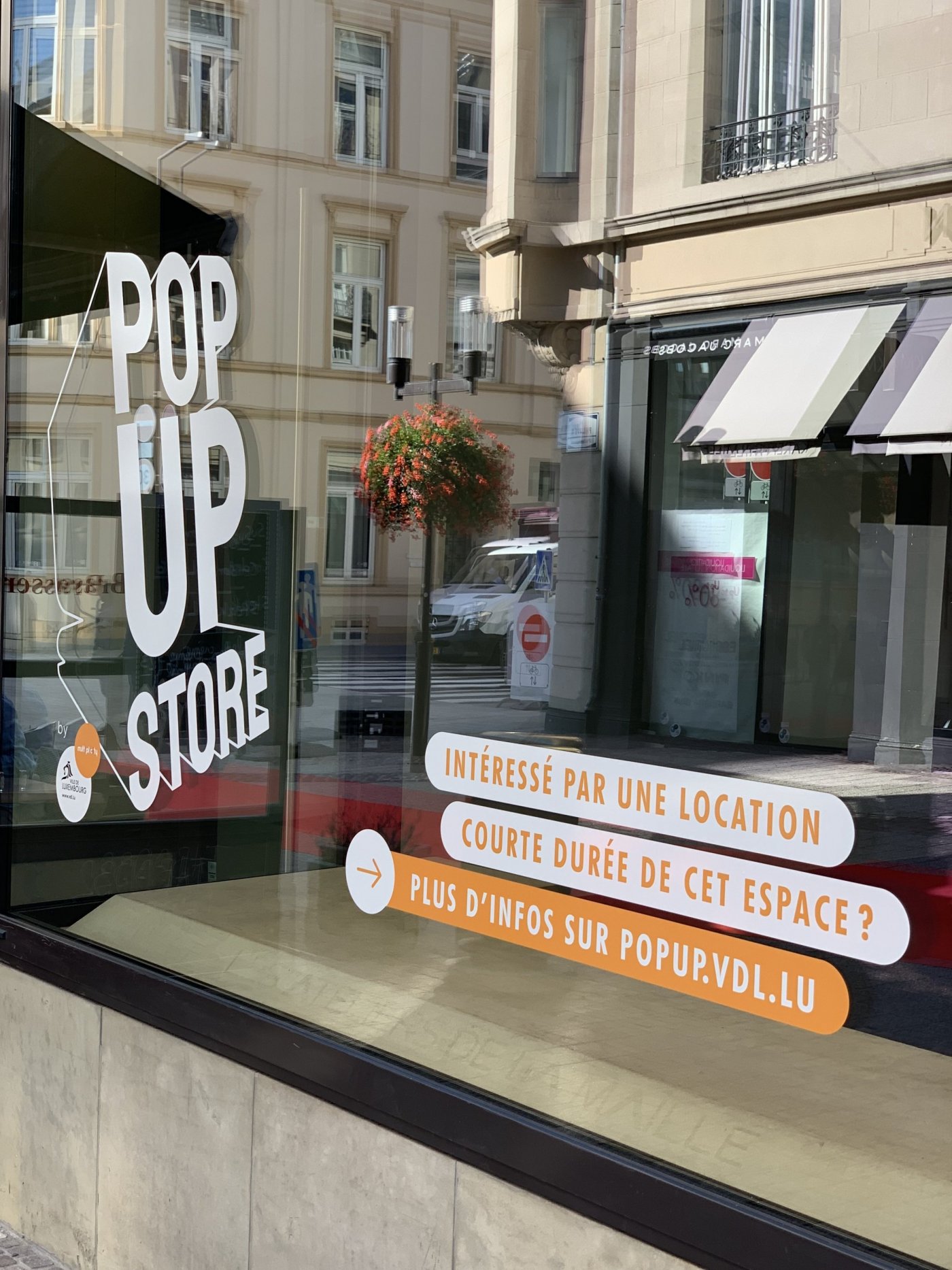 Boutique éphémère/pop-up au numéro 40 de la rue Philippe II en Ville_vue d'extérieur