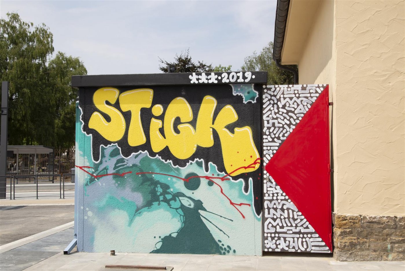 Sous-station électrique au Glacis peinte par l'artiste Stick