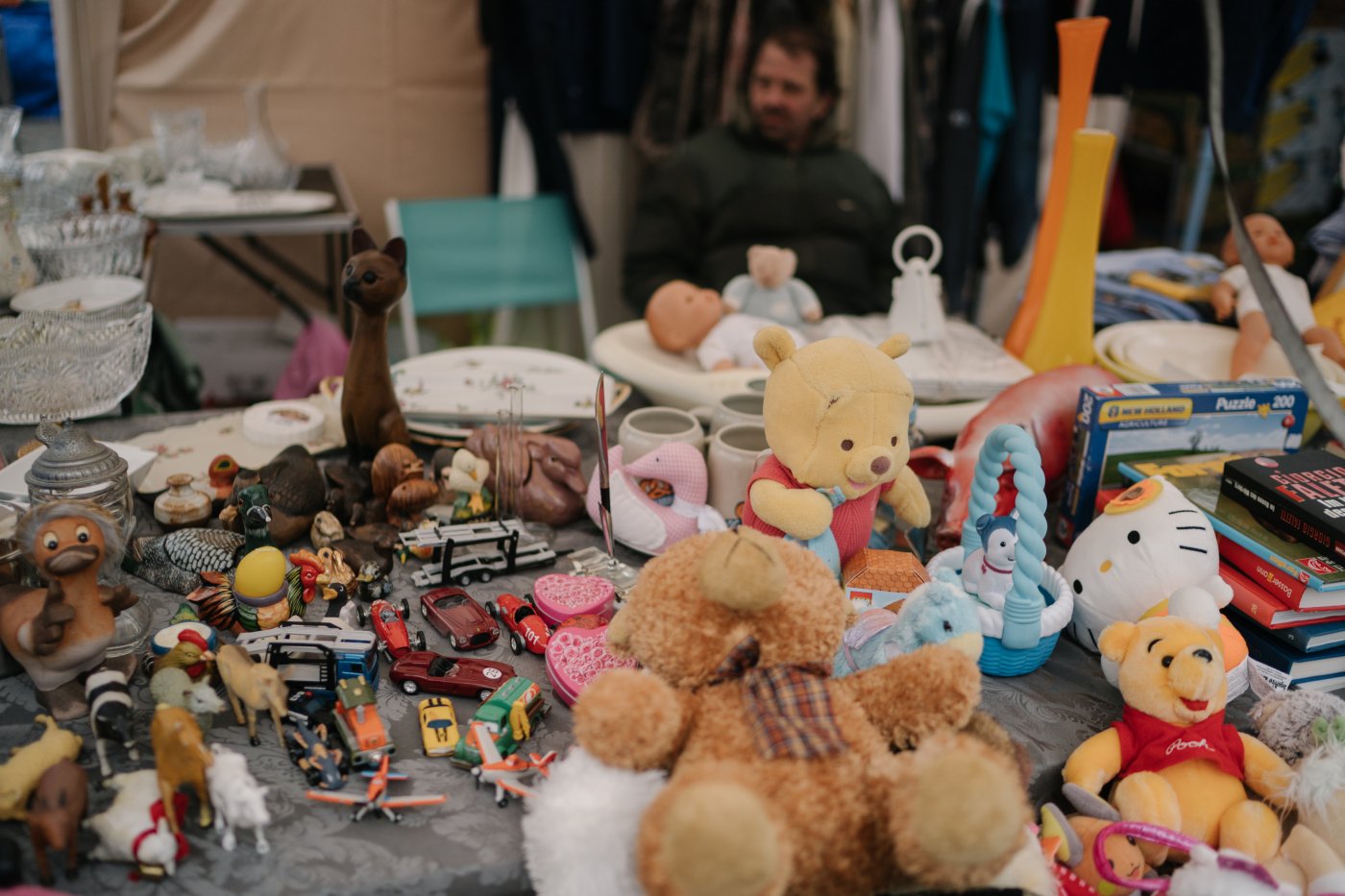 Illustration d'un stand au vide-grenier en 2018