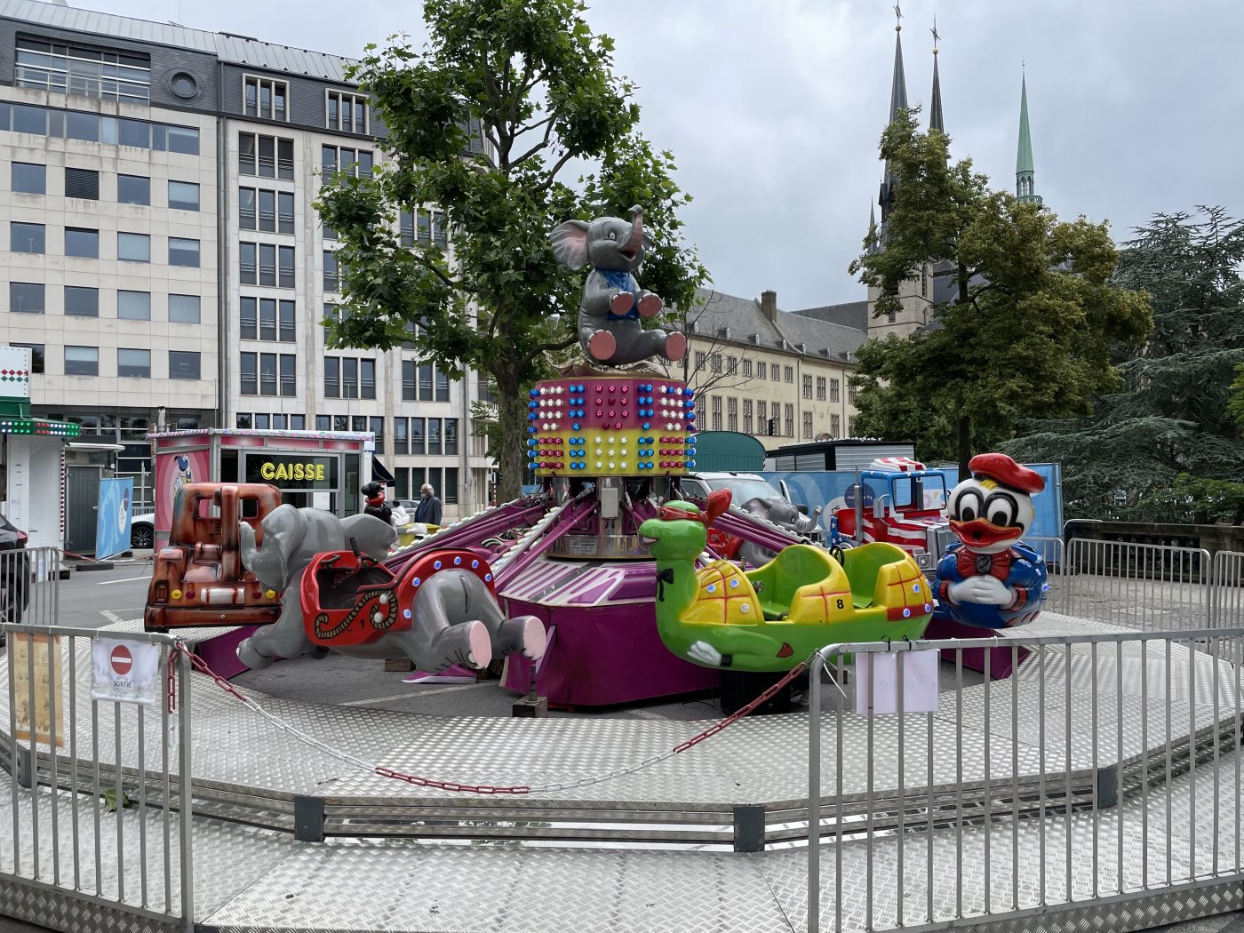 Kiermes am Duerf - Place de la Constitution