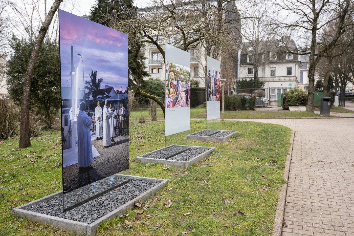une sélection de trois photos de l'expo - grand plan