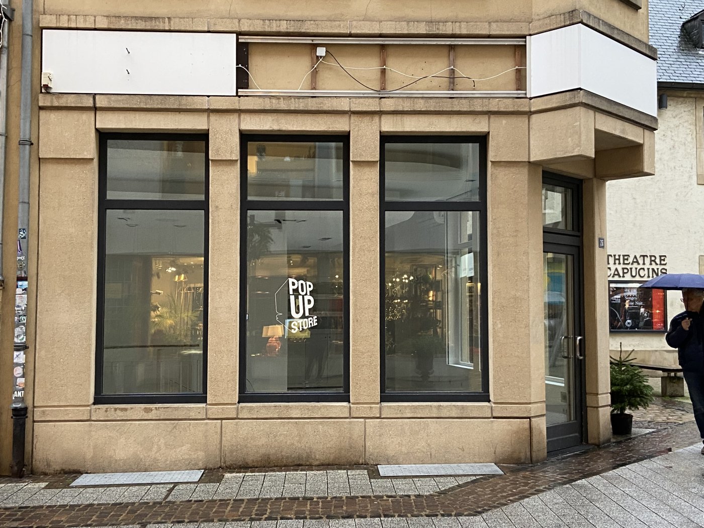 local du magasin éphémère depuis l'extérieur
