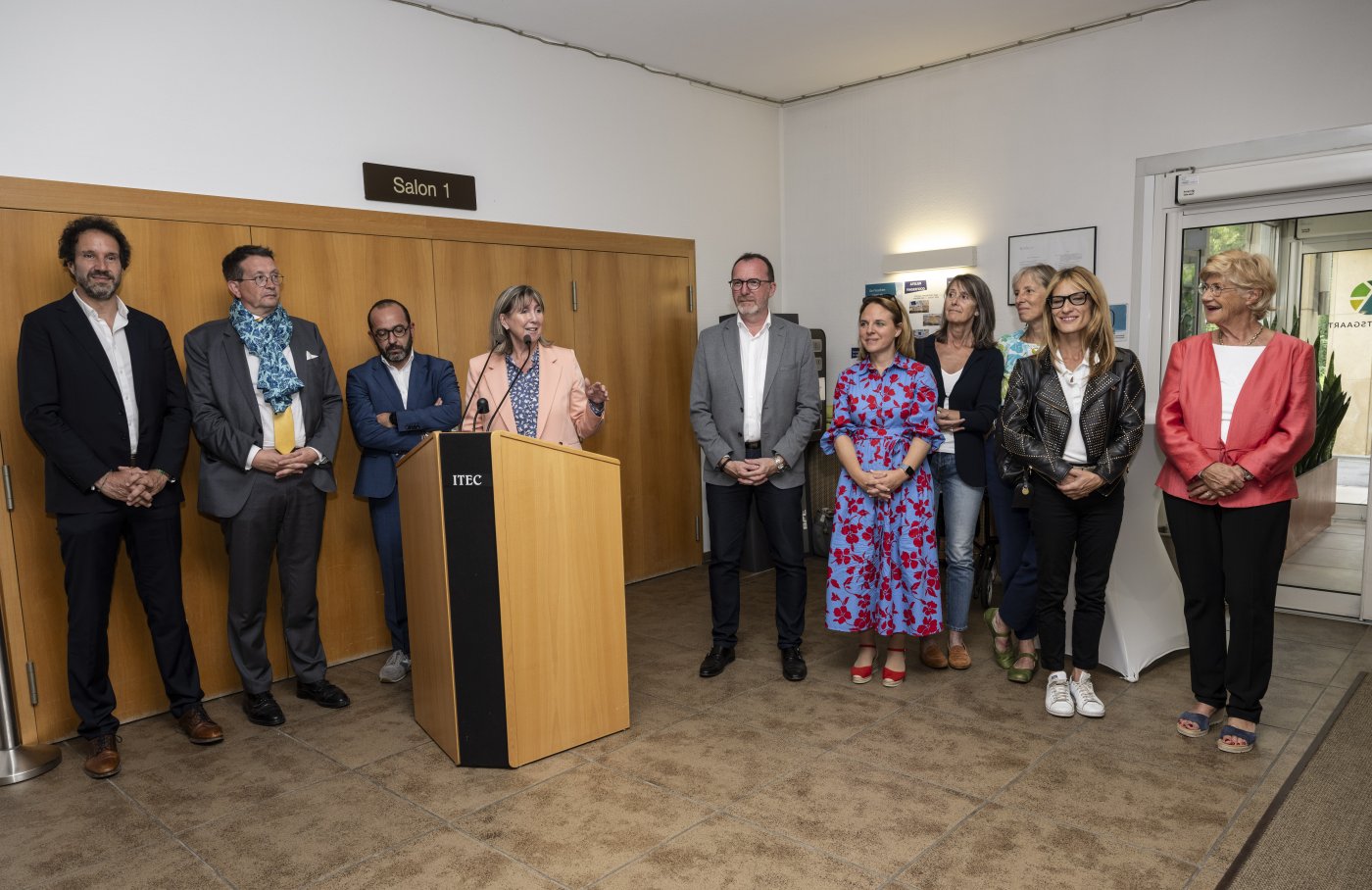 Photo avec les membres de la politique