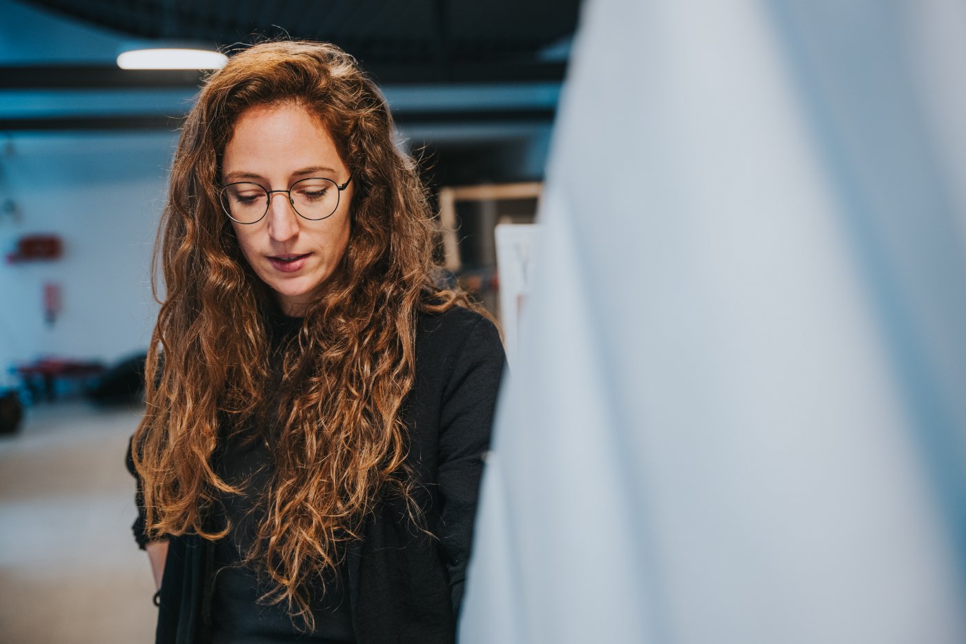 Julie Conrad dans son studio