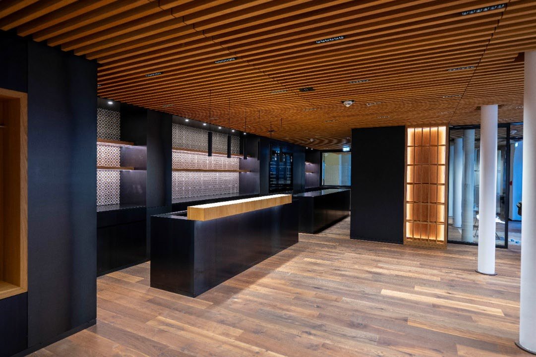 Vue intérieure (Bar et salle à manger)