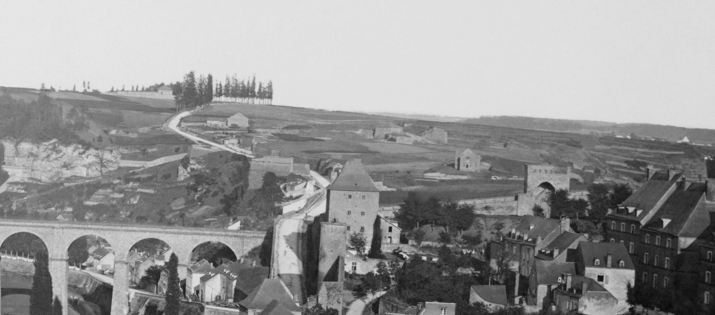 Vue sur le Fetschenhof de 1871 avec à droite de la rue de Trèves les forts Rubamprez et Rumigny et à gauche, sur les hauteurs, le fort du Moulin