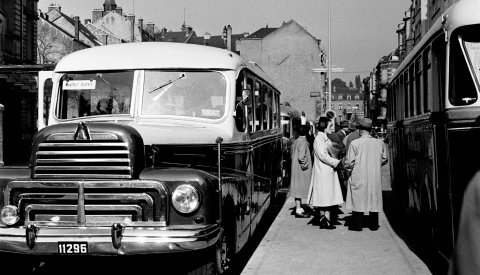 Image d'anciens bus en Ville