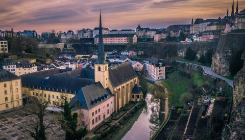 quartier du Grund, vue sur l'Abbaye de Neumünster et le jardin du Klouschtergaart