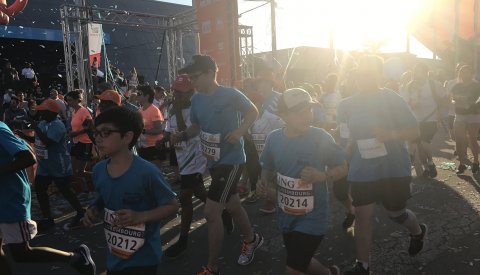 enfants participant au ING Night Marathon