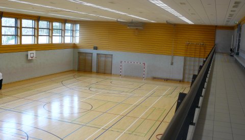 vue plongeante sur le parquet du hall omnisports Cessange