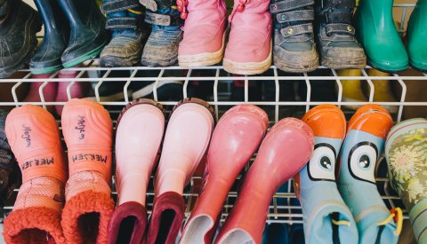 chaussures dans une crèche