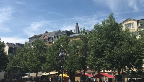 Côté ouest de la place Guillaume II