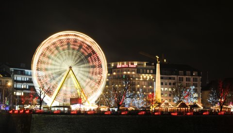 marché de Noël sur la place de la Constitution