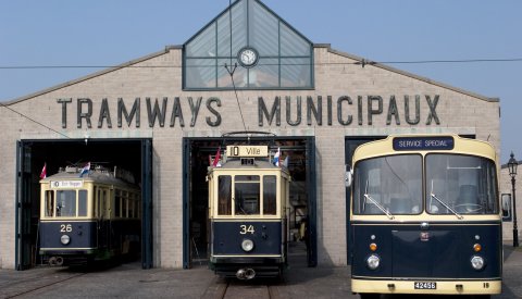 vieux tramways au musée des tramways