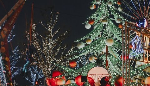 Illustration du marché de noël à la place de la constitution