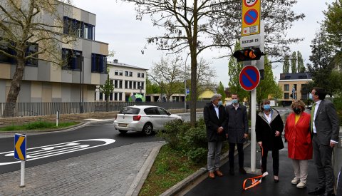 le Collège des bourgmestre et échevins de la Ville ont inauguré la zone 30 à la rue de Cessange