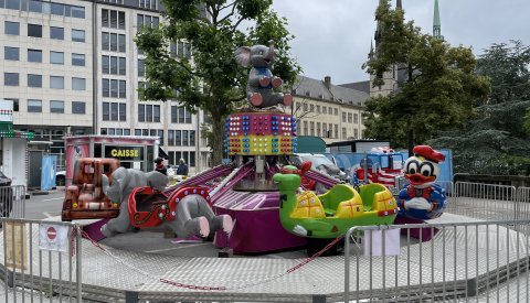 Kiermes am Duerf - Place de la Constitution