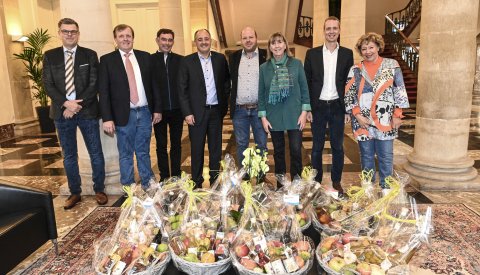 Remise de fruits au Collège des bourgmestre et échevins 2021