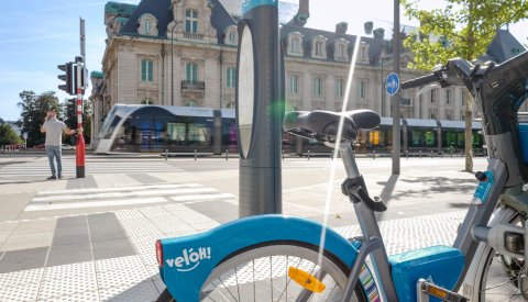 station véloh devant le bâtiment Spuerkees