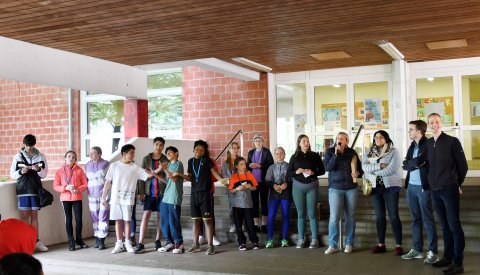 Les élèves ayant participé à la course lors de la remise des prix 