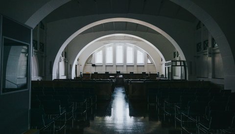 salle de jusstice dans la cité judiciaire