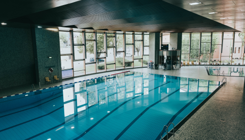 Image du bassin intérieur de la piscine de Bonnevoie