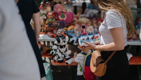 Photo lors d'une édition du vide-grenier en été