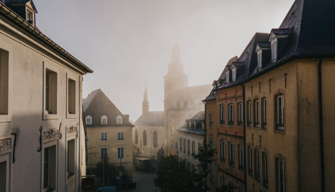 Photo prise avec une drone dans les rues de la Ville Haute