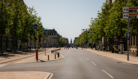 Image de l'avenue de la liberté en été
