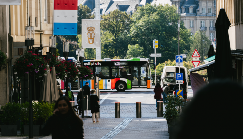 Image d'un bus vu par la Rue Philippe II