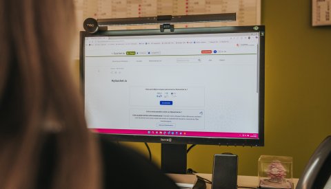 Image d'une personne qui consulte MyGuichet.lu